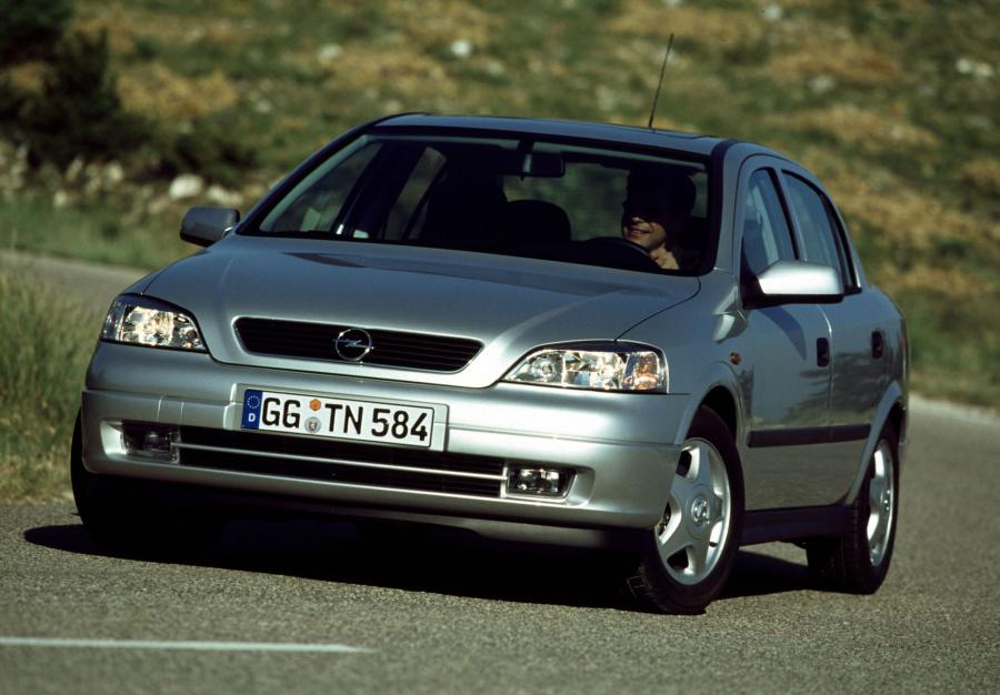  Opel Astra Sedan 1998 года  (фото 13 из 21)